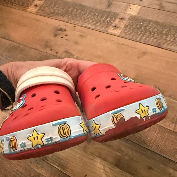 Mario Light-Up Crocs 💡 - Picture 5 of 5